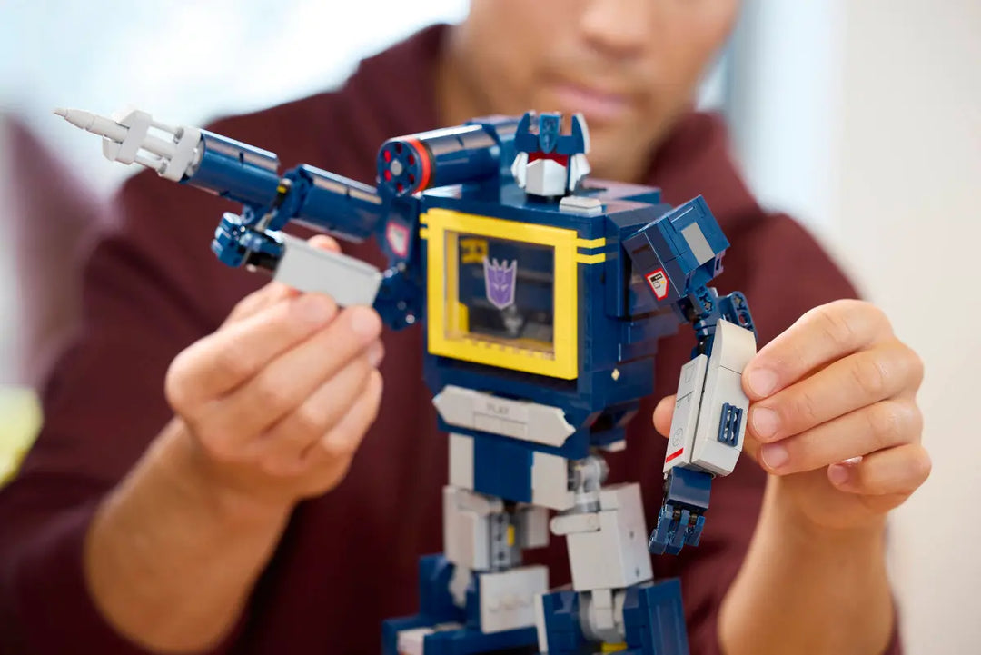 10358 Transformers: Soundwave