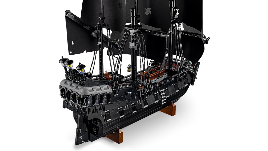 10365 Captain Jack Sparrow’s Pirate Ship