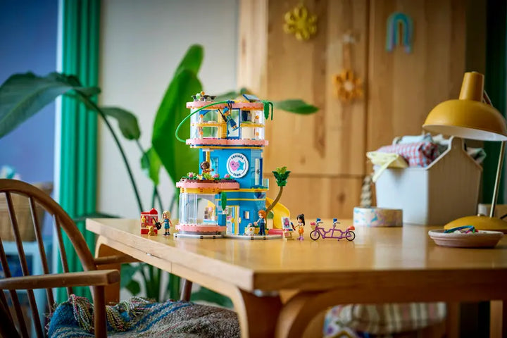 42689 Heartlake City Friends Club House