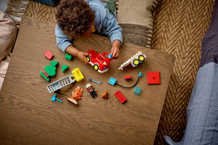 10473 Fire Truck with Hose and Firefighter