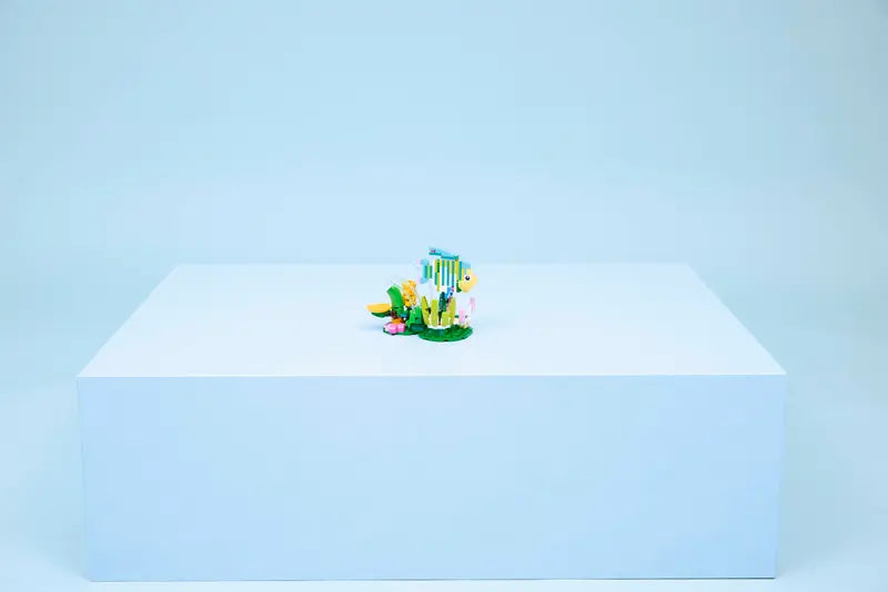 31384 Wild Animals: Colorful Hummingbird