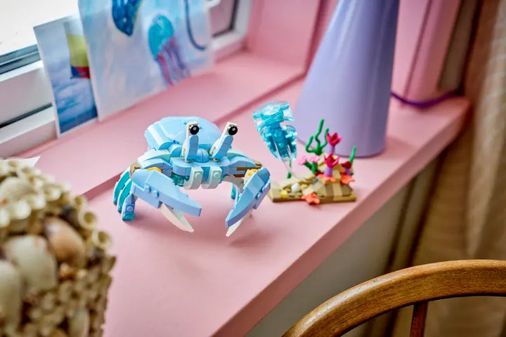 31385 Sea Animals: Beautiful Dolphins