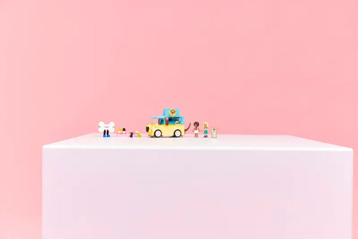 42678 Pet Accessories Van