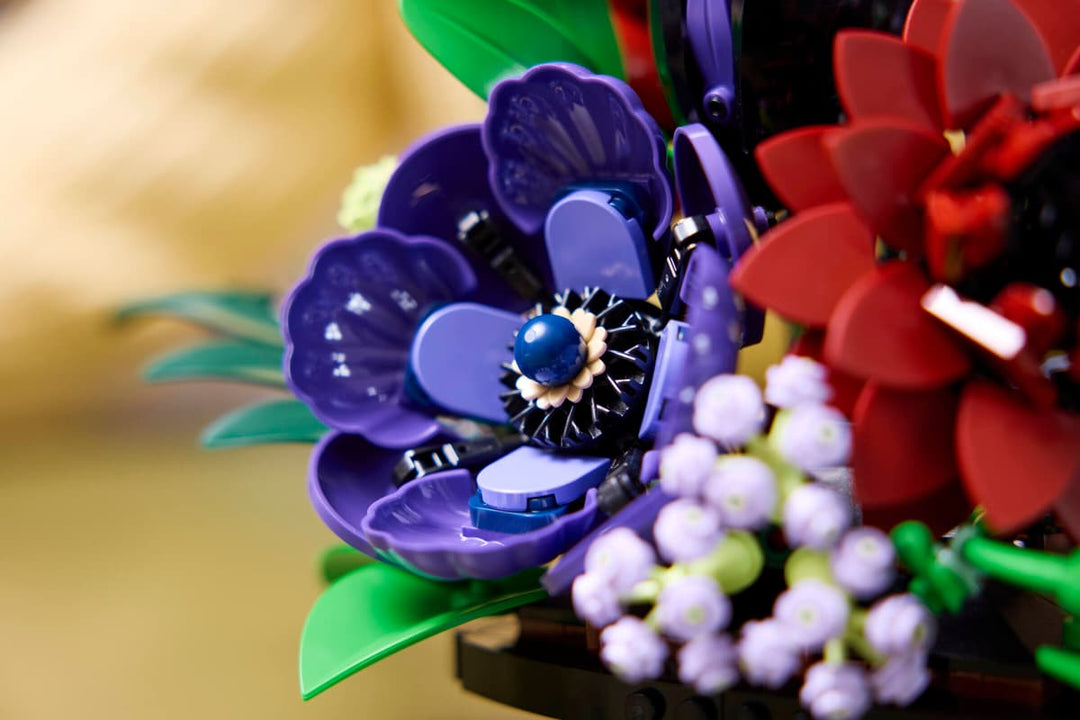 11513 Dark Flower Arrangement