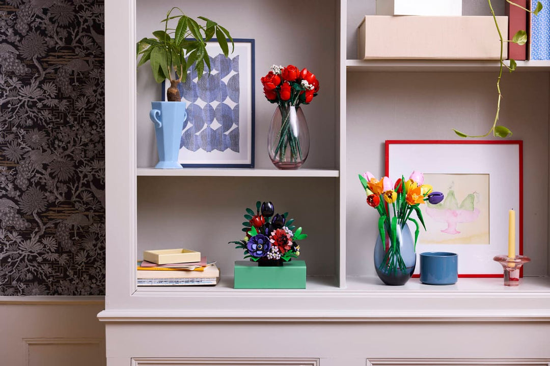 11513 Dark Flower Arrangement
