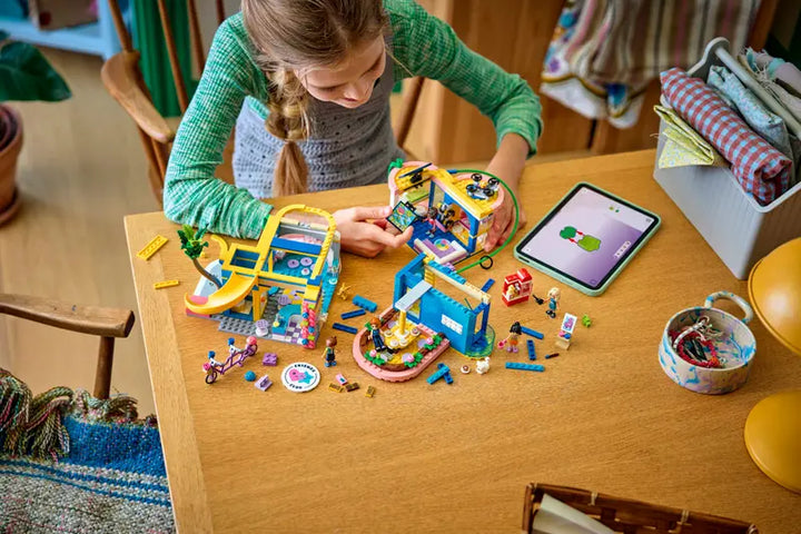 42689 Heartlake City Friends Club House