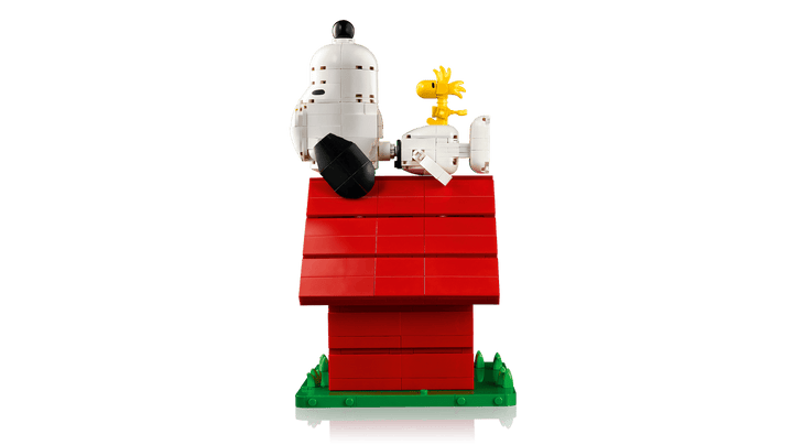 21368 Peanuts: Snoopy's Doghouse