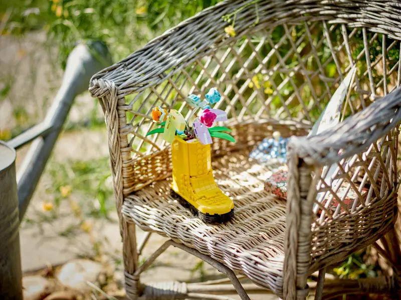 31149 Flowers in Watering Can