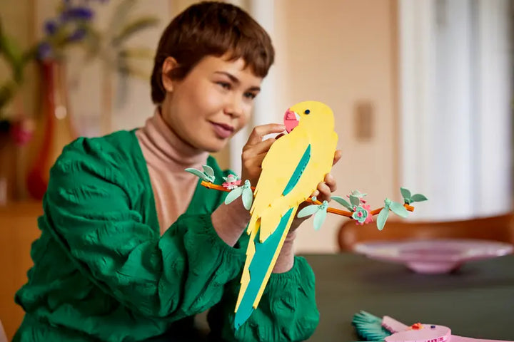 31211 The Fauna Collection – Macaw Parrots