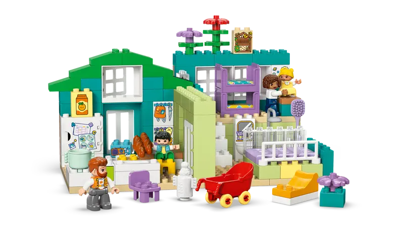 10470 3 in 1 Modern Family House with Figures