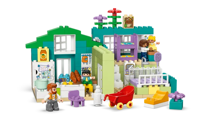 10470 3 in 1 Modern Family House with Figures