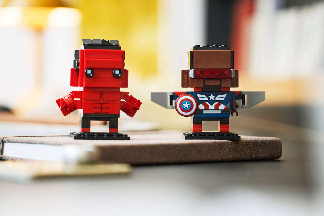 40668 Captain America & Red Hulk Figures