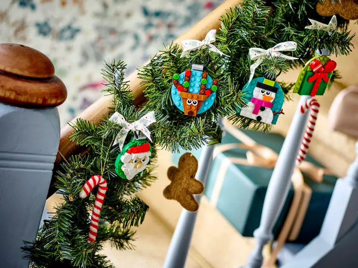 40744 Christmas Ornament Selection