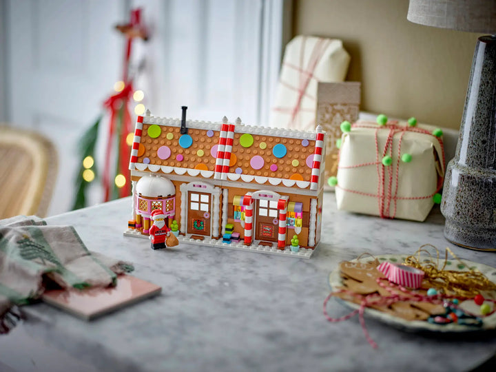 40809 Festive Gingerbread House