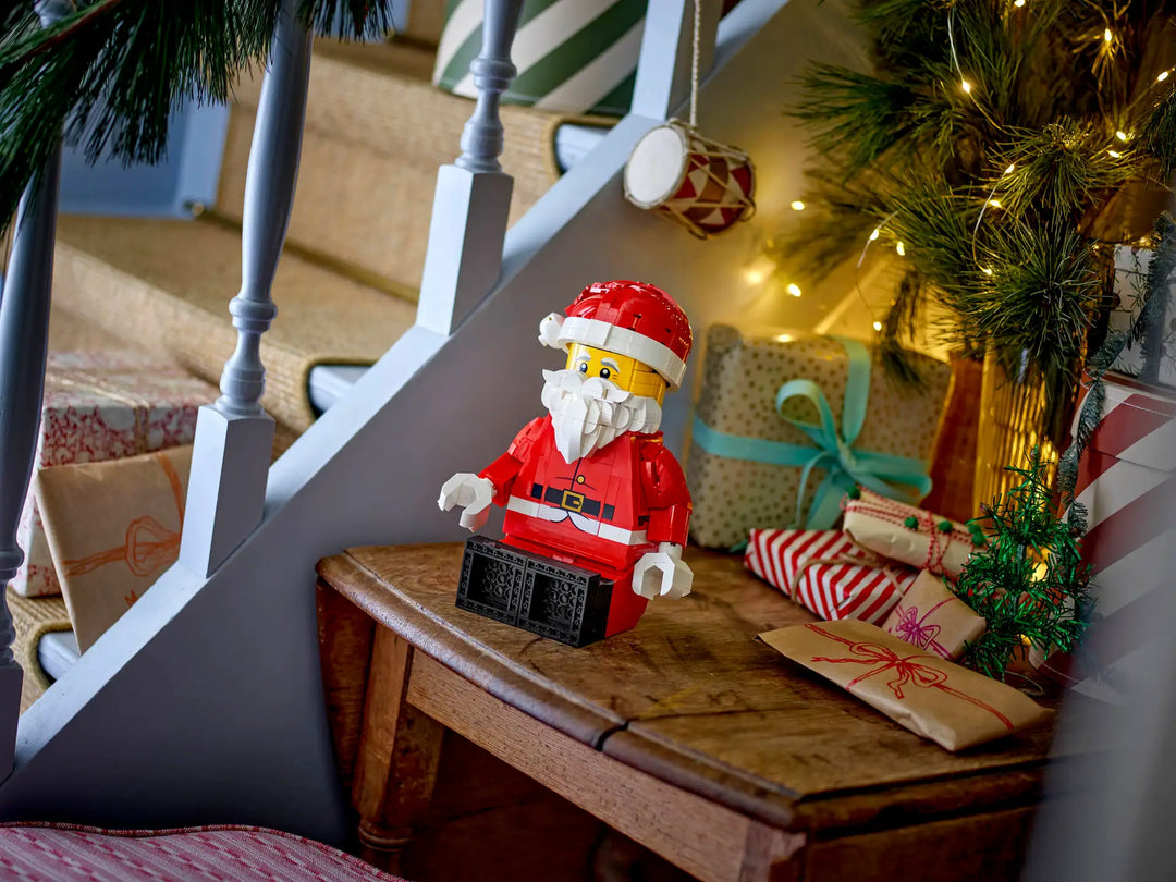 40820 Up-Scaled Santa Minifigure