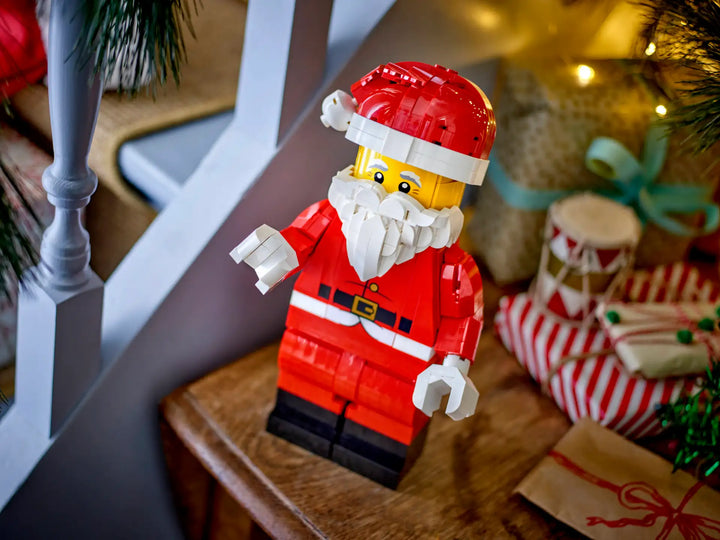 40820 Up-Scaled Santa Minifigure