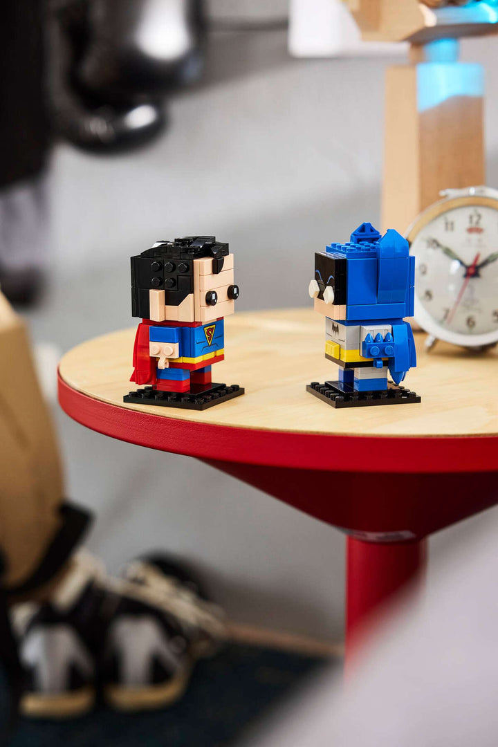 40859 Golden Age Superman™ and Batman™ Figures