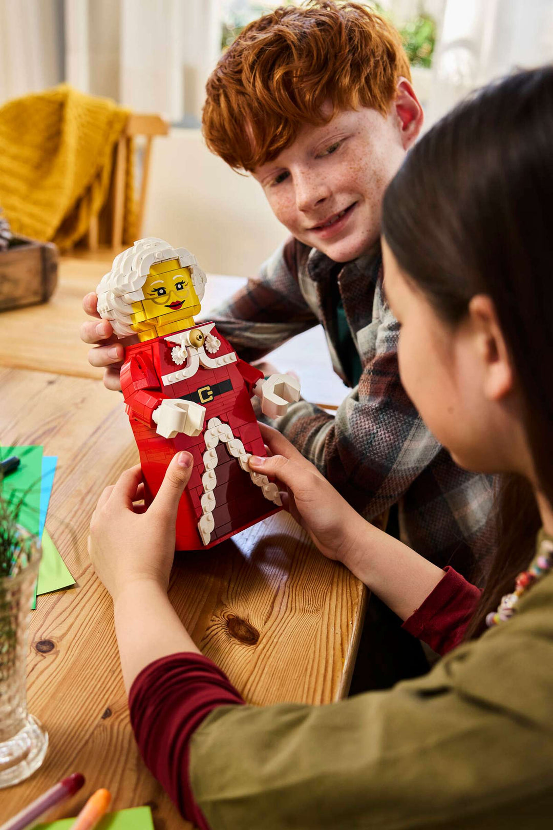 40875 Up-Scaled Mrs. Claus Minifigure