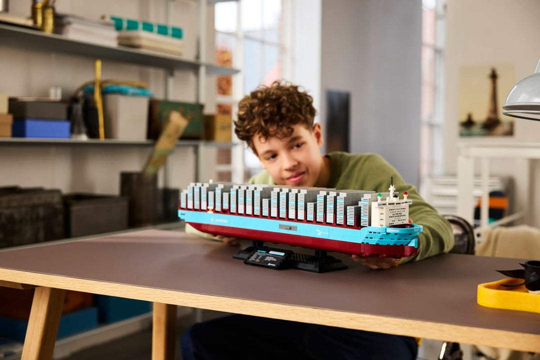40955 Maersk Dual-Fuel Container Vessel