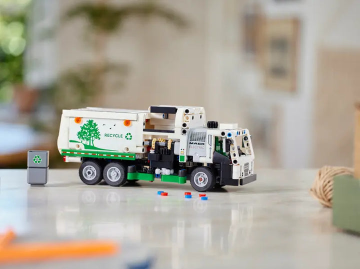 42167 Mack® LR Electric Garbage Truck