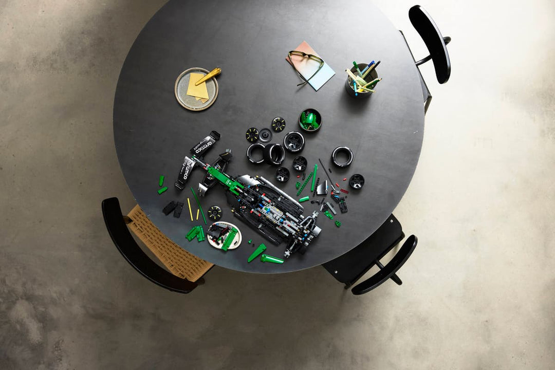 42240 Aston Martin Aramco AMR25 F1® Car