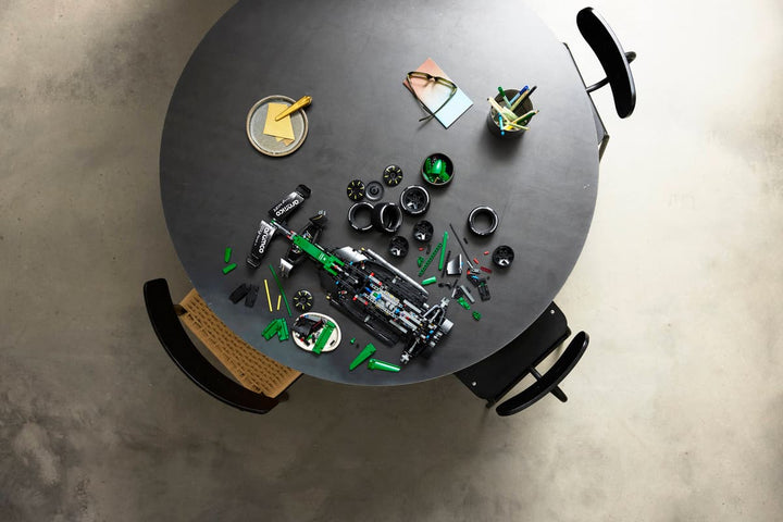 42240 Aston Martin Aramco AMR25 F1® Car