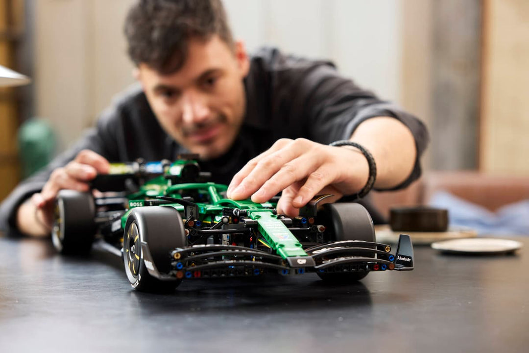 42240 Aston Martin Aramco AMR25 F1® Car