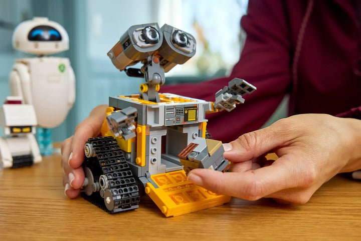 43279 Wall-E and EVE