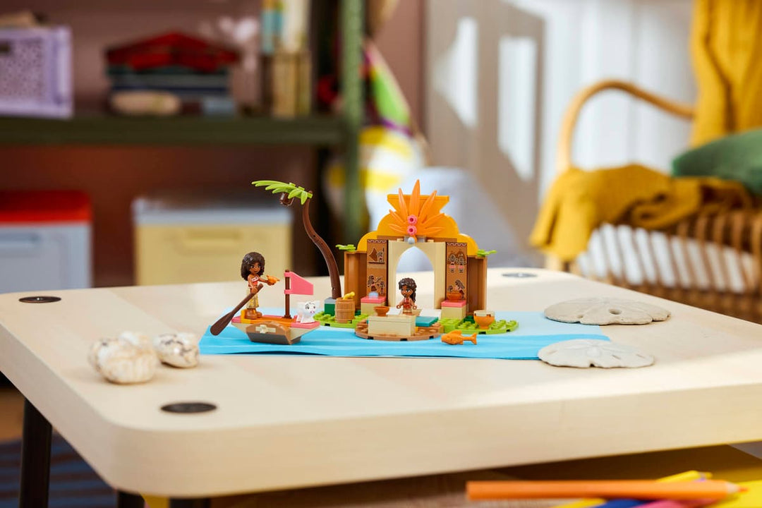 43282 Village House & Boat