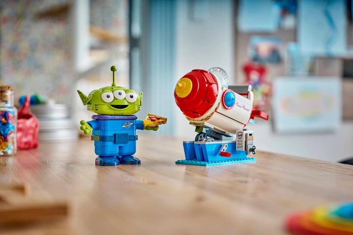 43307 Alien with Pizza Planet Rocket Ride