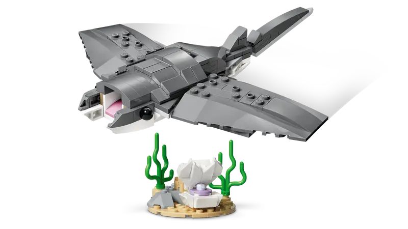 31381 Fierce Shark with a Treasure Chest