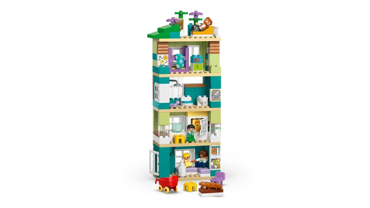 10470 3 in 1 Modern Family House with Figures