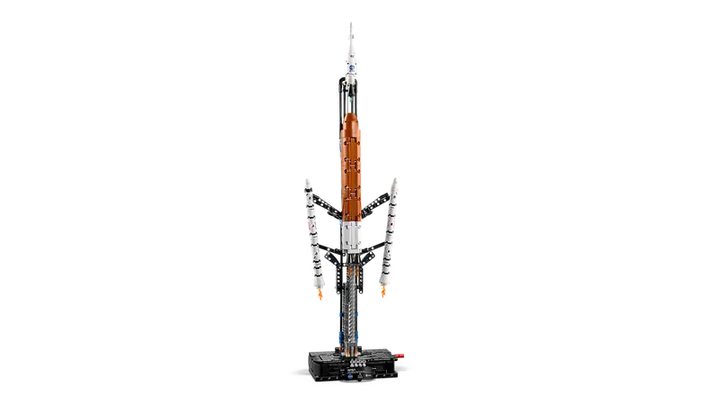 42221 NASA Artemis Space Launch System Rocket