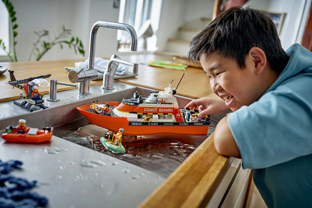 60504 Coast Guard Rescue Boat & Helicopter