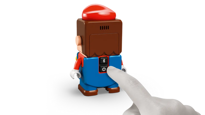 72043 Mario Kart™ – Interactive LEGO® Mario™ & Standard Kart