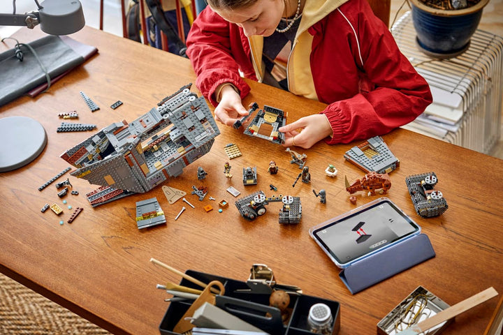 75453 Offworld Sandcrawler™ and Mudhorn