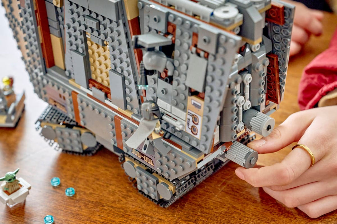 75453 Offworld Sandcrawler™ and Mudhorn
