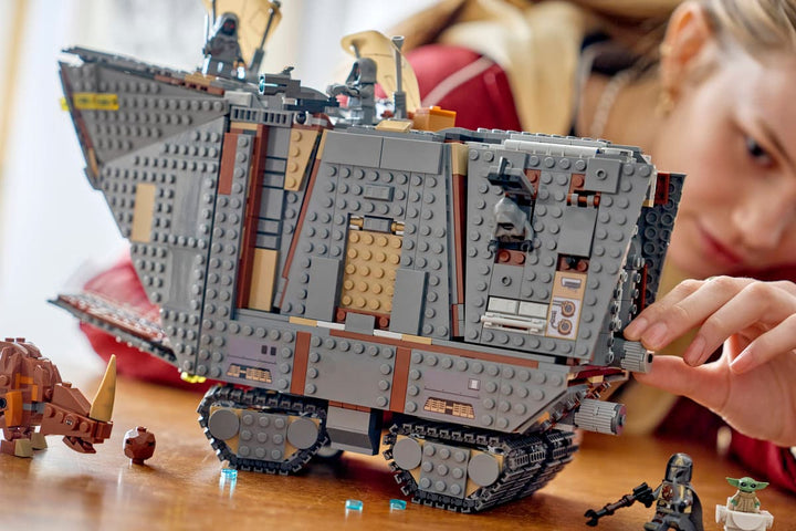 75453 Offworld Sandcrawler™ and Mudhorn