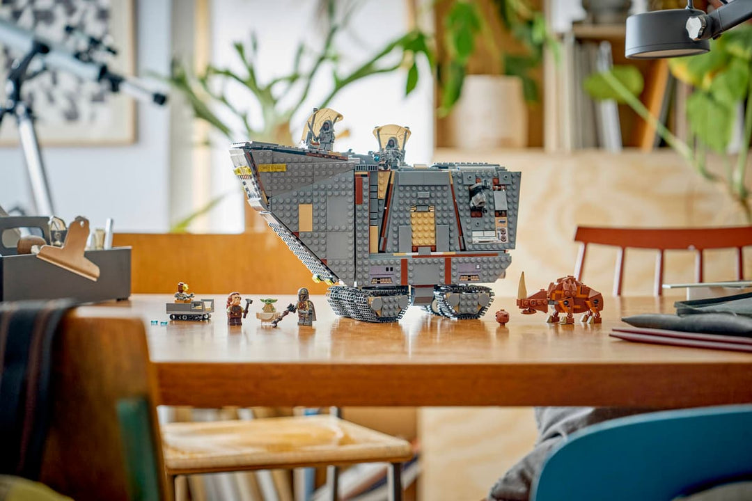 75453 Offworld Sandcrawler™ and Mudhorn