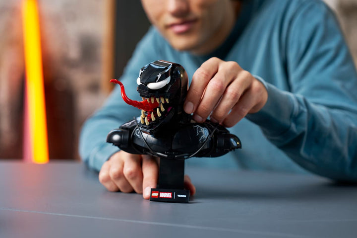 76356 Venom Bust