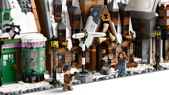 76457 Hogsmeade™ Village – Collectors' Edition