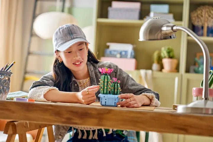 11509 Flowering Cactus