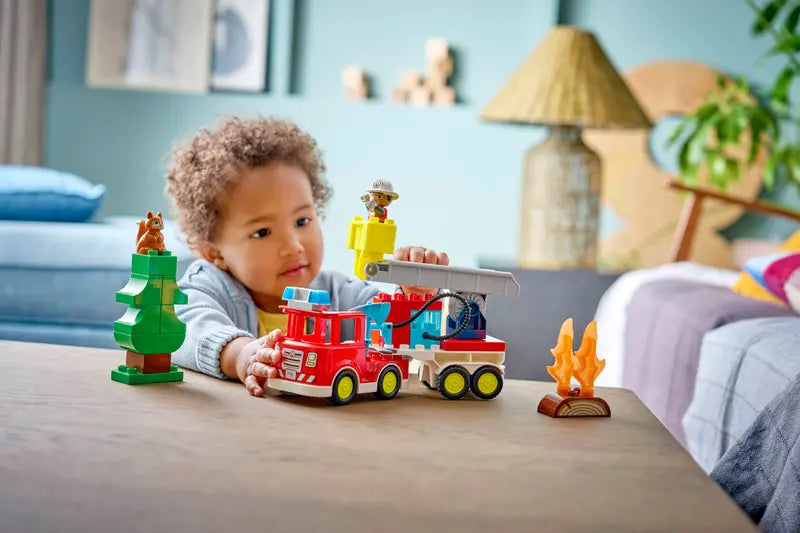 10473 Fire Truck with Hose and Firefighter