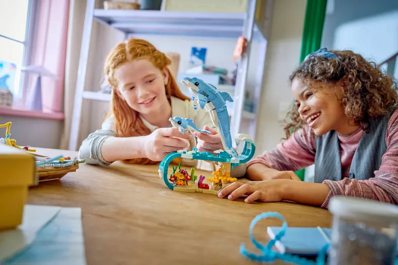 31385 Sea Animals: Beautiful Dolphins