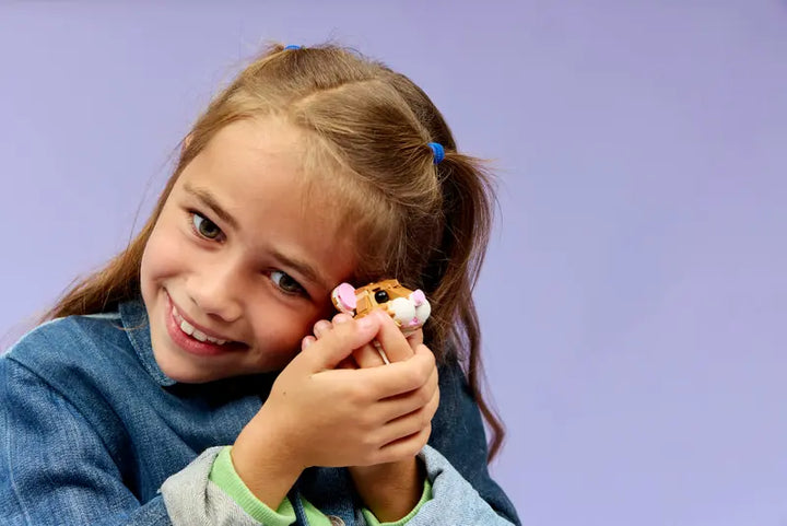 31376 Cute Hamster with a Flower