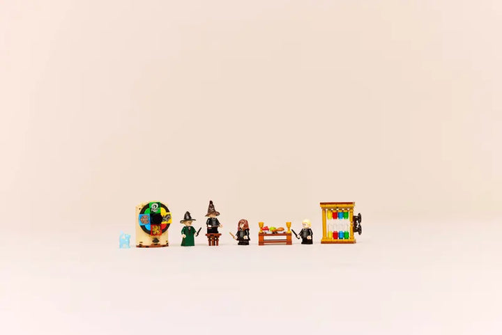 76460 Hogwarts™ Castle: Sorting Hat™ Ceremony