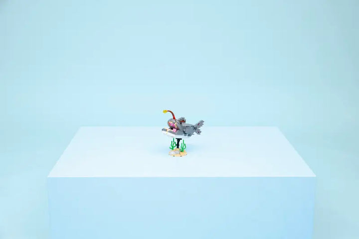 31381 Fierce Shark with a Treasure Chest