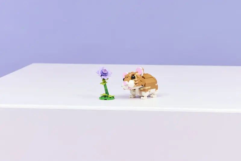 31376 Cute Hamster with a Flower