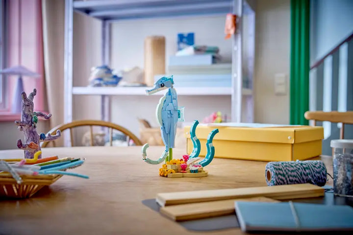 31385 Sea Animals: Beautiful Dolphins