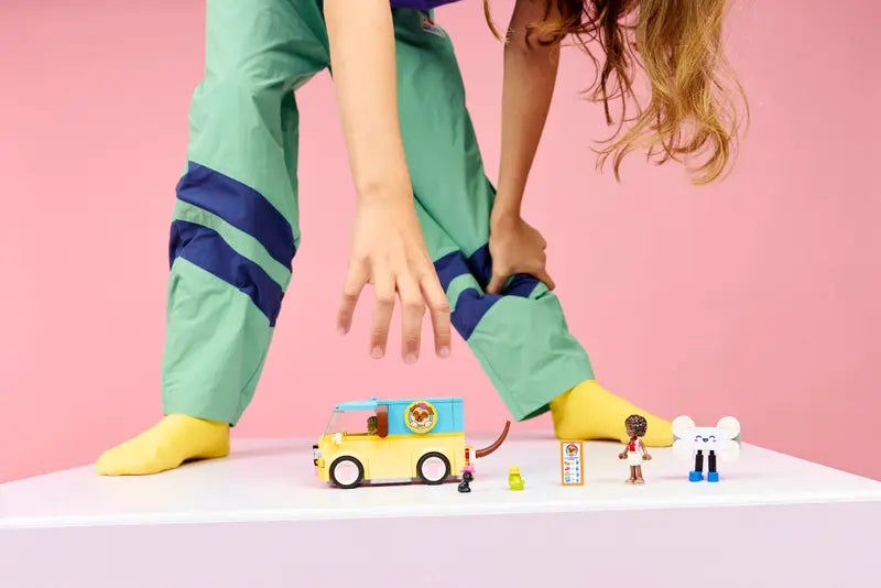 42678 Pet Accessories Van